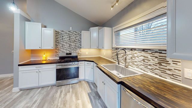 989 Walkers Branch Road, Huntington, WV 25704
