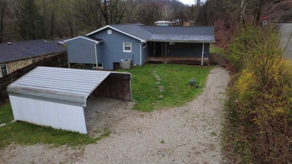 989 Walkers Branch Road, Huntington, WV 25704