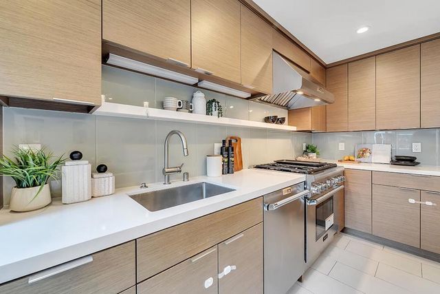 33 Park Road 5, Burlingame, CA 94010