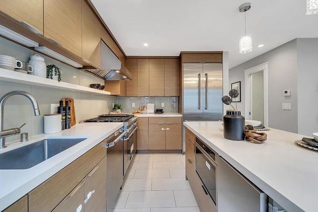 33 Park Road 5, Burlingame, CA 94010