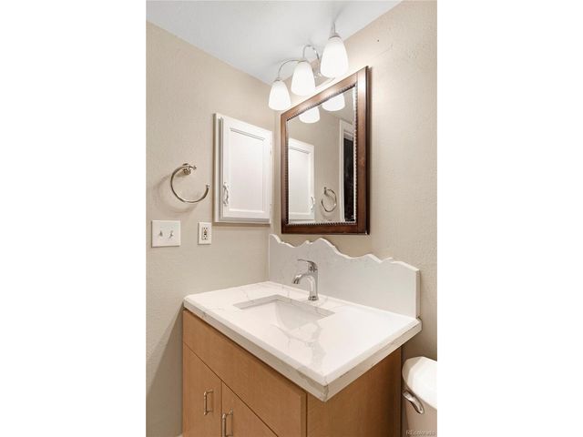 931 S Zeno Way 106, Aurora, CO 80017