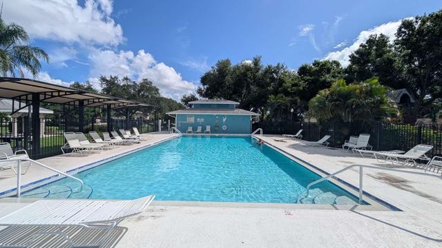 4826 11TH AVENUE CIRCLE E, Bradenton, FL 34208