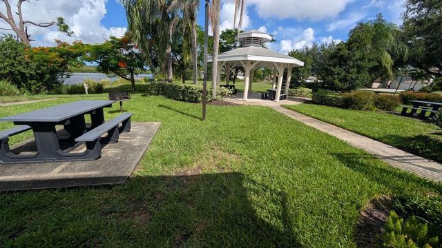 4826 11TH AVENUE CIRCLE E, Bradenton, FL 34208