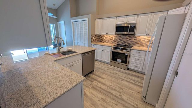 4826 11TH AVENUE CIRCLE E, Bradenton, FL 34208