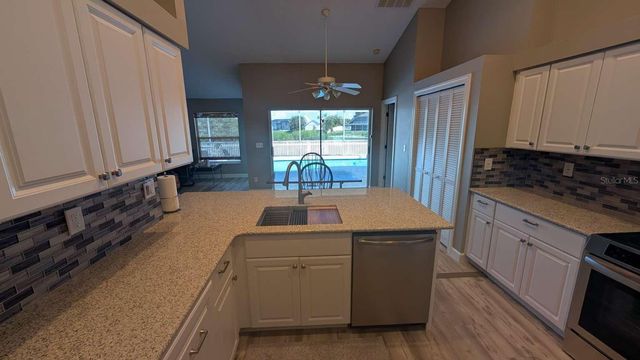 4826 11TH AVENUE CIRCLE E, Bradenton, FL 34208