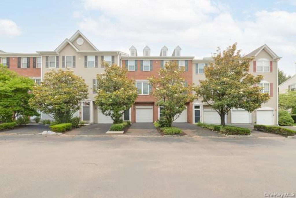 35 Meadow Lane 35-Building 8F, Nanuet, NY 10954 — exterior