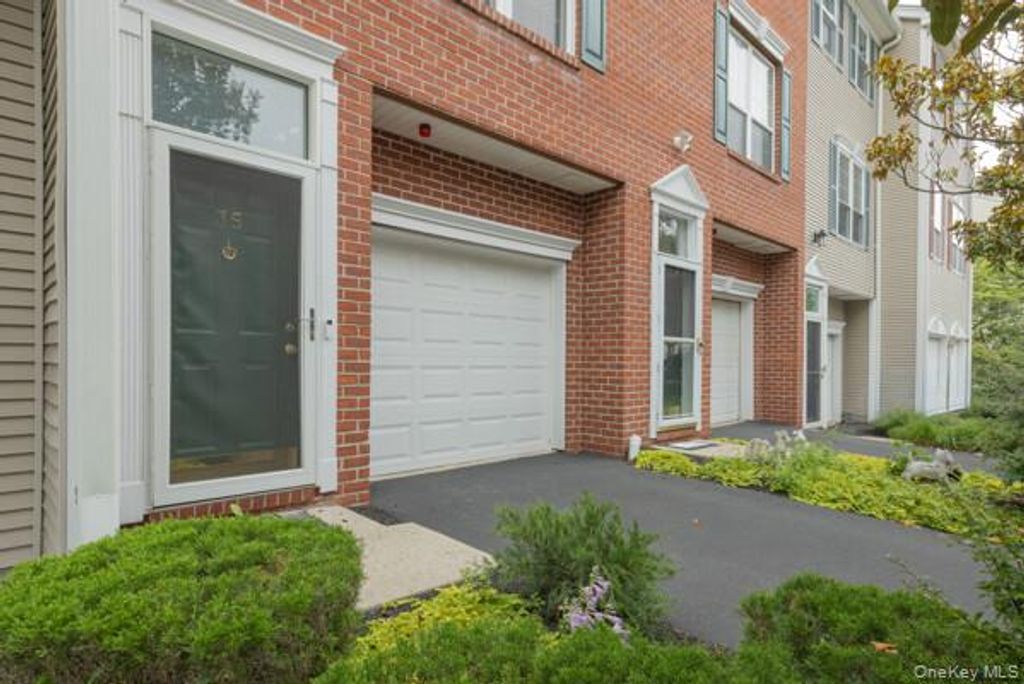 35 Meadow Lane 35-Building 8F, Nanuet, NY 10954 — photo 2