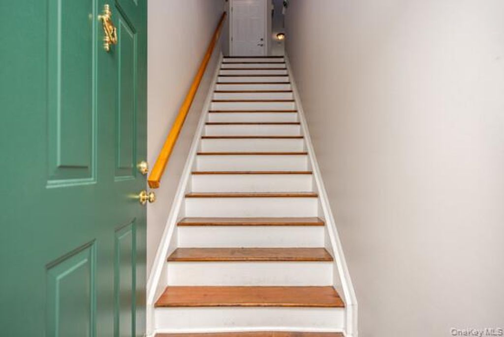 35 Meadow Lane 35-Building 8F, Nanuet, NY 10954 — photo 4