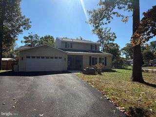 1527 HIDDENBROOK DR, Herndon, VA 20170