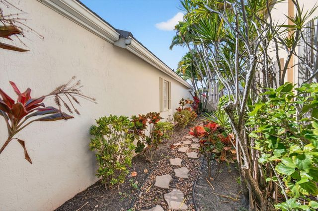 7848 Travelers Tree Drive, Boca Raton, FL 33433