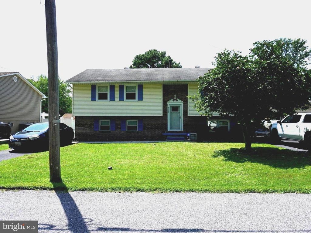 8610 OAK RD, Sparrows Point, MD 21219