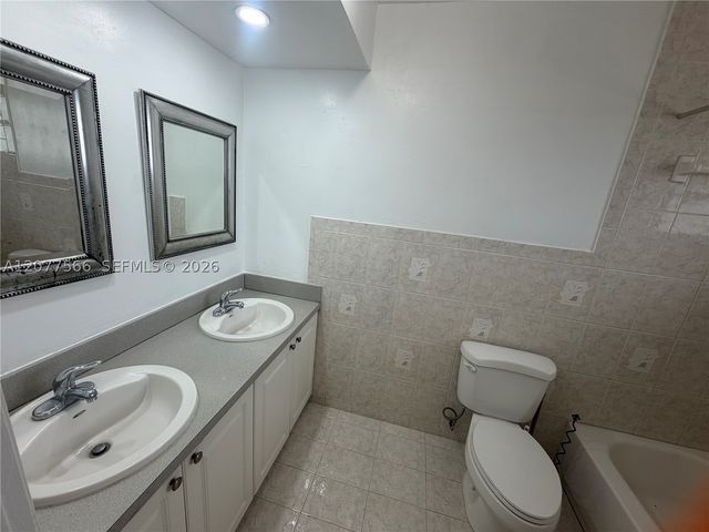 7590 SW 82nd St F221, Miami, FL 33143