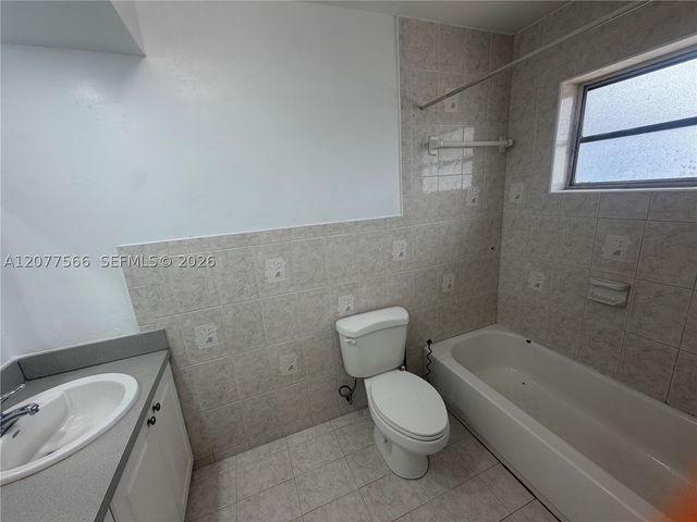 7590 SW 82nd St F221, Miami, FL 33143