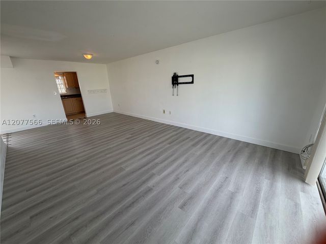 7590 SW 82nd St F221, Miami, FL 33143