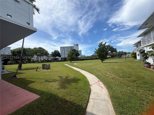 7590 SW 82nd St F221, Miami, FL 33143