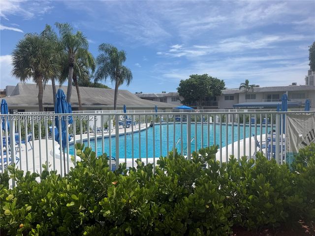 7590 SW 82nd St F221, Miami, FL 33143