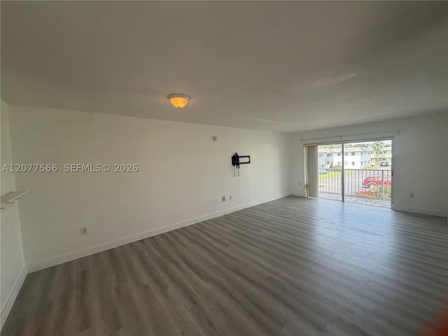 7590 SW 82nd St F221, Miami, FL 33143