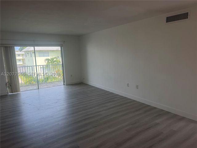 7590 SW 82nd St F221, Miami, FL 33143