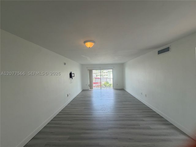 7590 SW 82nd St F221, Miami, FL 33143