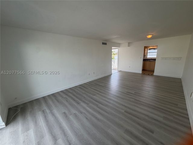 7590 SW 82nd St F221, Miami, FL 33143