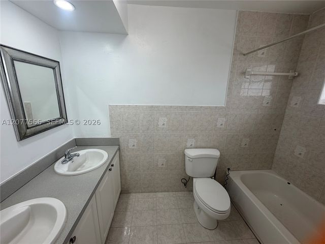 7590 SW 82nd St F221, Miami, FL 33143