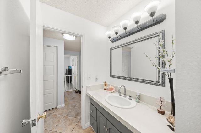 2235 Baywater Ln, Rancho Cordova, CA 95670