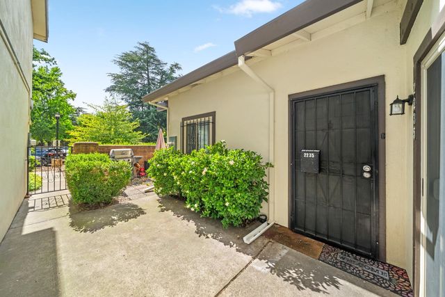 2235 Baywater Ln, Rancho Cordova, CA 95670