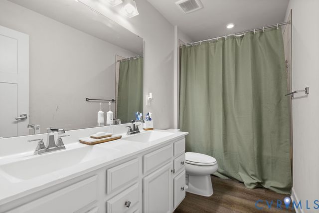 10241 Centralia Station Rd, Chester, VA 23831