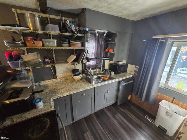 855 Victoria Avenue, Flint, MI 48507