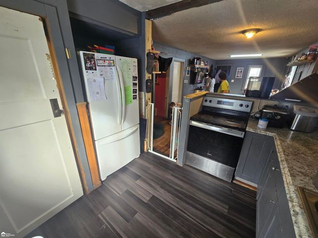 855 Victoria Avenue, Flint, MI 48507