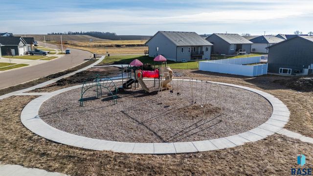 1005 Sunset St Street, Valley Springs, SD 57068