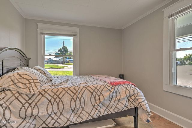 2109 East Unaka Avenue, Johnson City, TN 37601