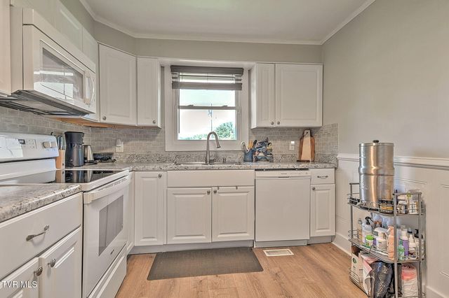2109 East Unaka Avenue, Johnson City, TN 37601