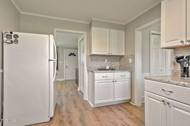 2109 East Unaka Avenue, Johnson City, TN 37601