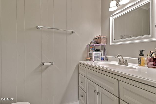 2109 East Unaka Avenue, Johnson City, TN 37601