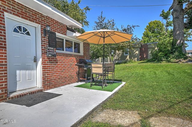 2109 East Unaka Avenue, Johnson City, TN 37601