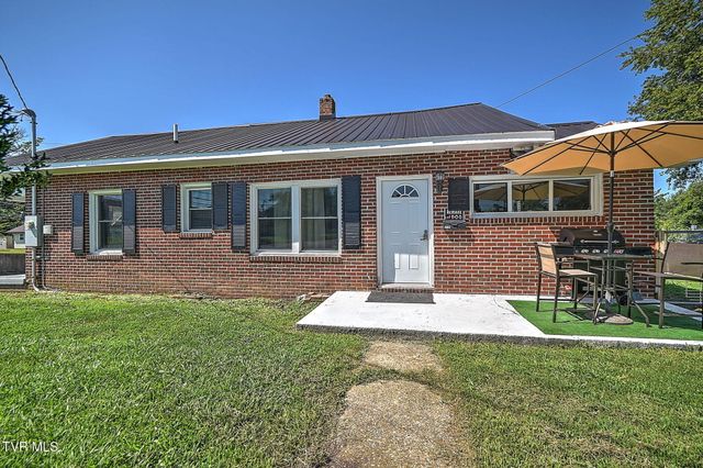 2109 East Unaka Avenue, Johnson City, TN 37601