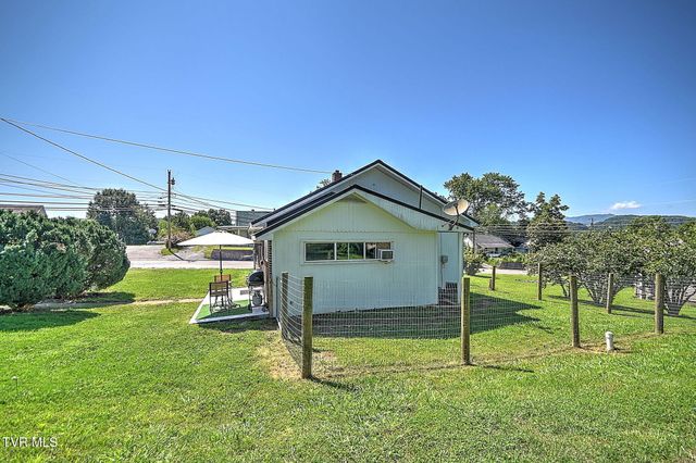 2109 East Unaka Avenue, Johnson City, TN 37601
