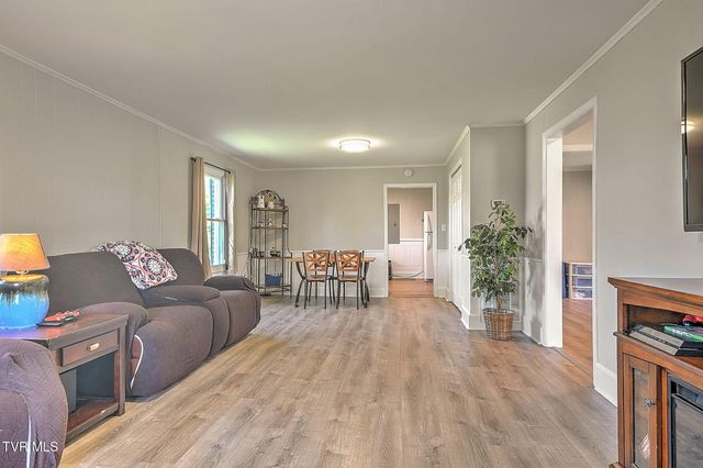 2109 East Unaka Avenue, Johnson City, TN 37601
