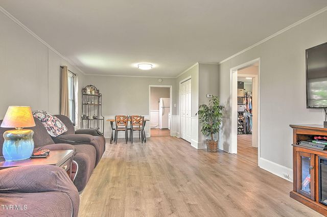 2109 East Unaka Avenue, Johnson City, TN 37601