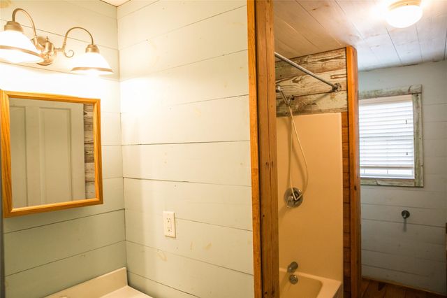 8660 Cedar Hill Road, Brenham, TX 77833