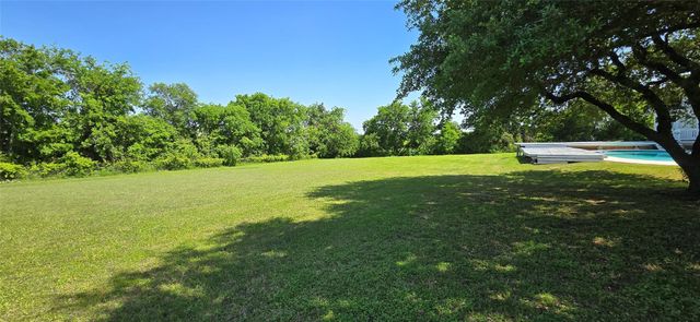 8660 Cedar Hill Road, Brenham, TX 77833