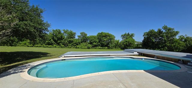 8660 Cedar Hill Road, Brenham, TX 77833