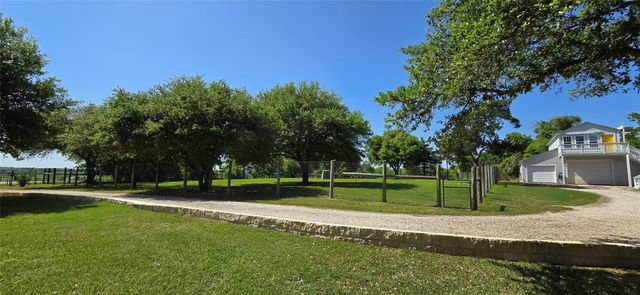 8660 Cedar Hill Road, Brenham, TX 77833