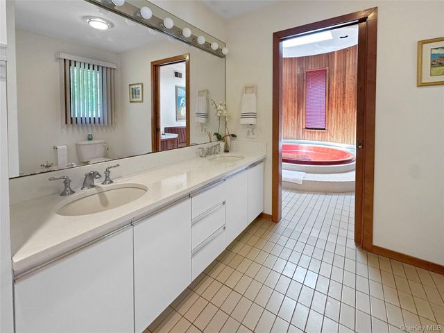 18 Quarter Court, Westhampton, NY 11977