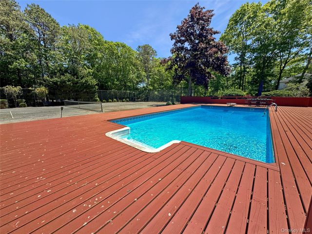18 Quarter Court, Westhampton, NY 11977