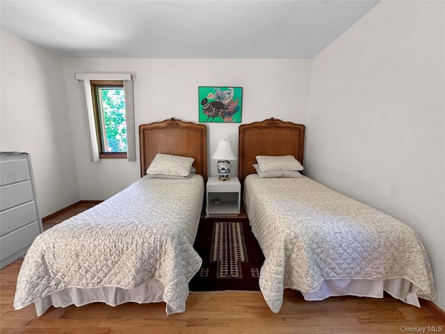 18 Quarter Court, Westhampton, NY 11977