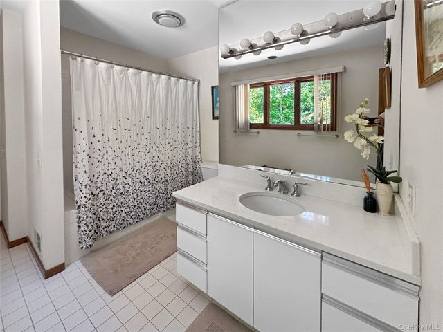 18 Quarter Court, Westhampton, NY 11977