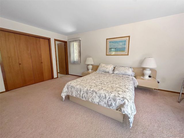 18 Quarter Court, Westhampton, NY 11977