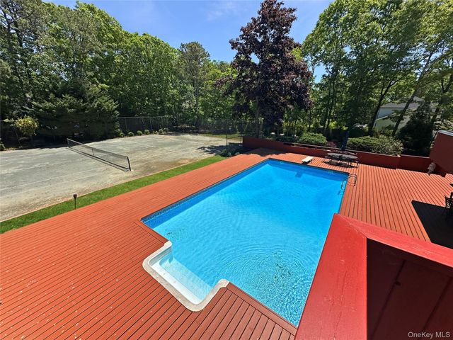 18 Quarter Court, Westhampton, NY 11977